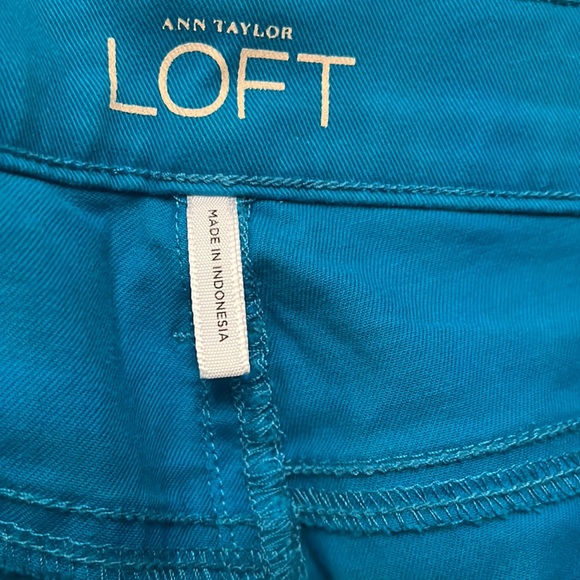 Gorgeous color Loft pants - Picture 5 of 6